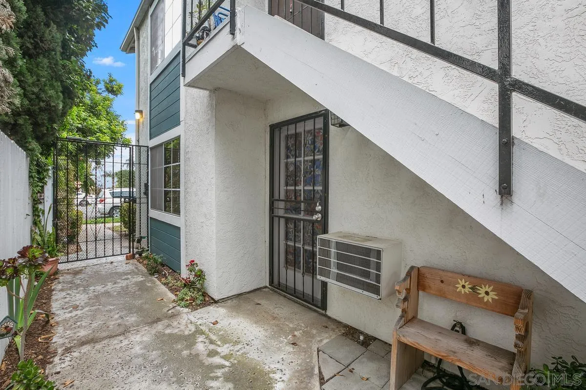 4368 42nd St Unit: 3