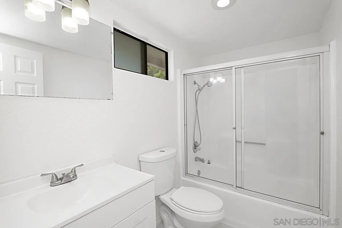 1257 E Grand Ave Unit: F