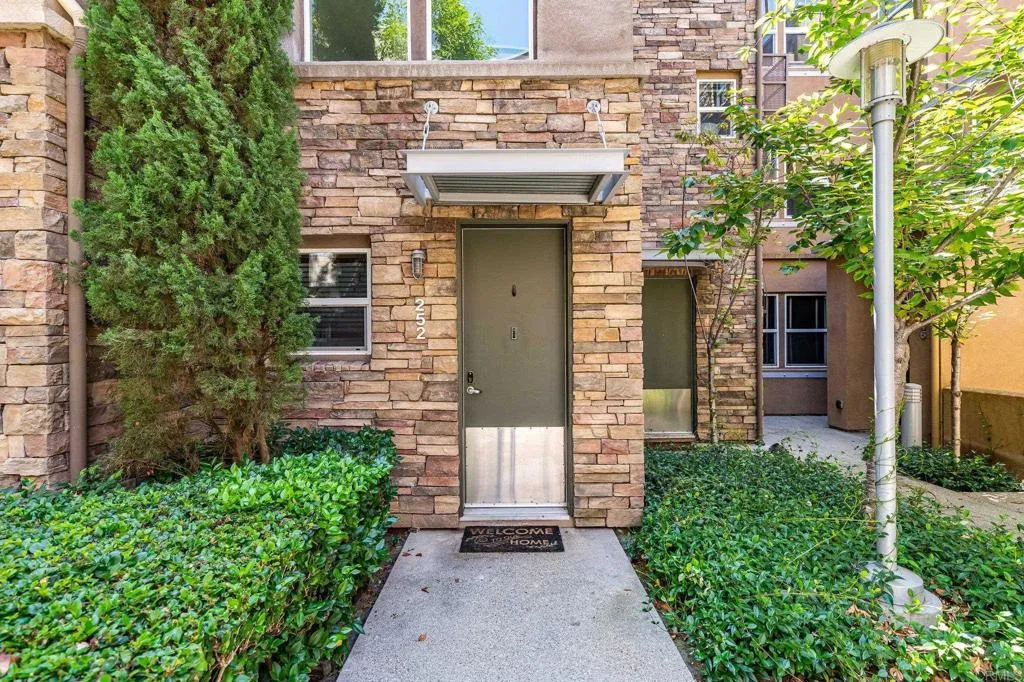 252 E Jeanette Lane