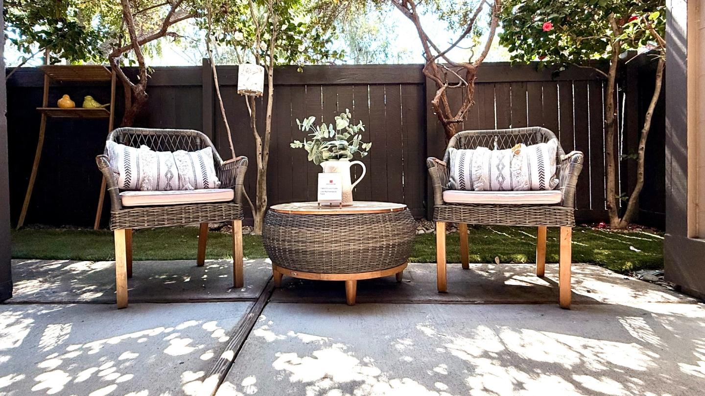 765 North Rengstorff Avenue 19