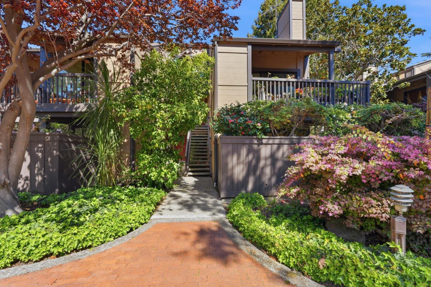 765 North Rengstorff Avenue 19