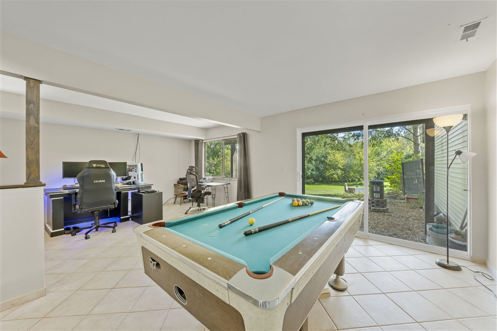 3S255 Briarwood Drive