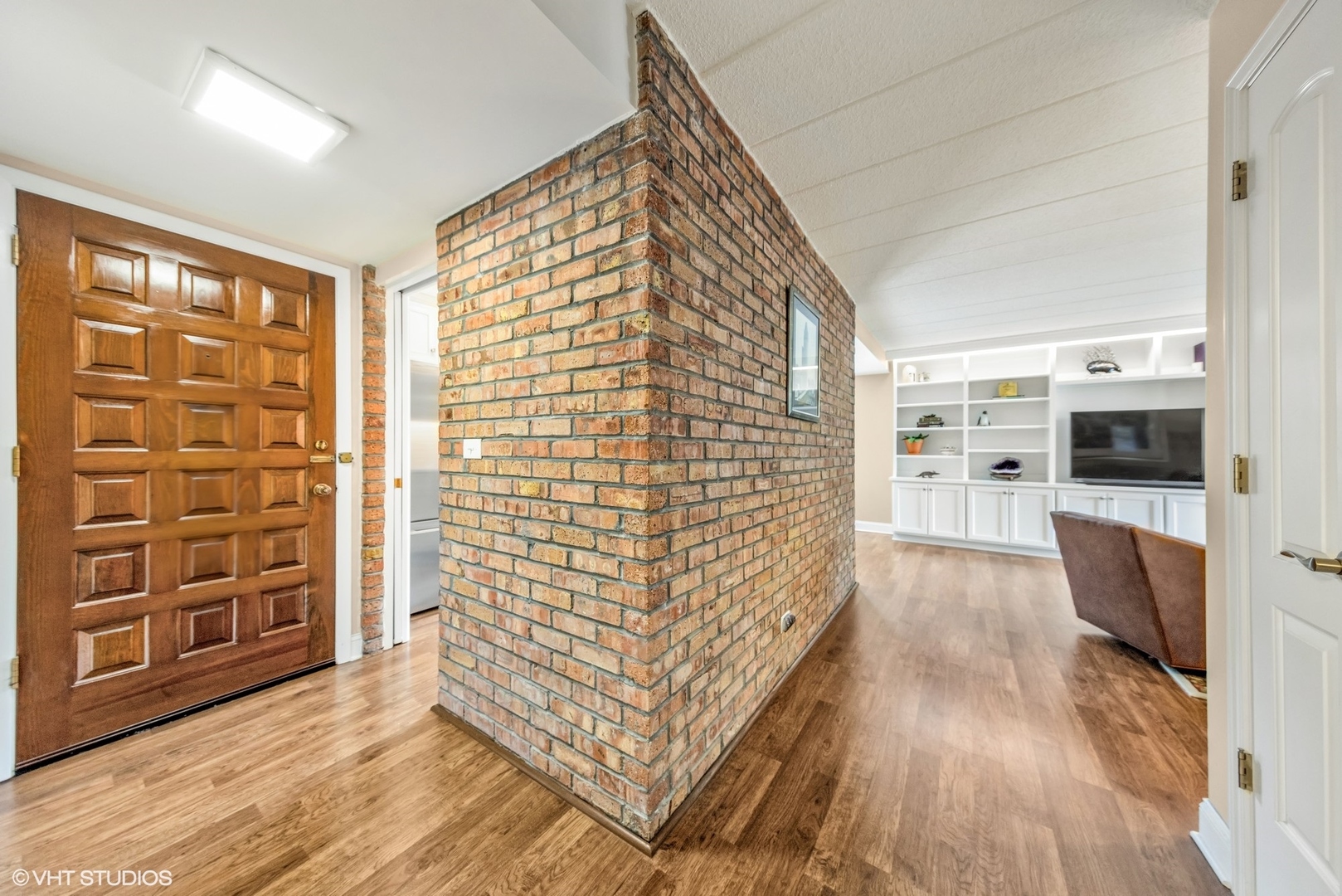 1132 Curtiss Street Unit: 2B