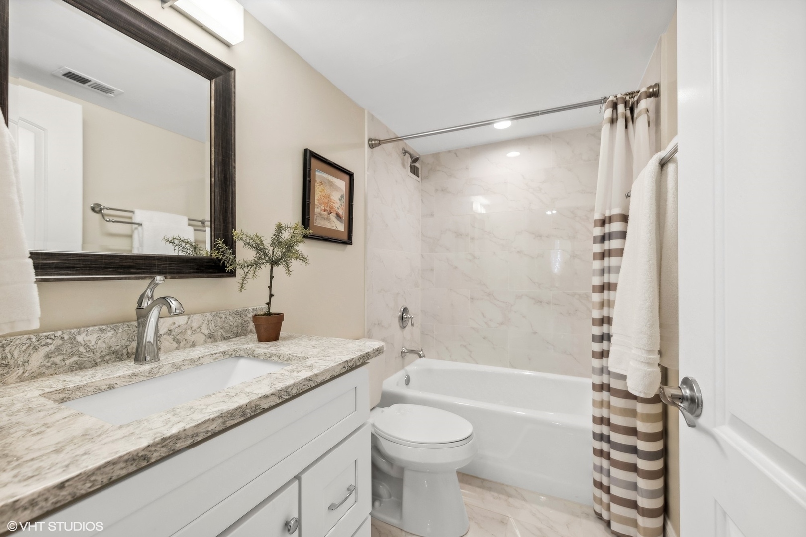 1132 Curtiss Street Unit: 2B