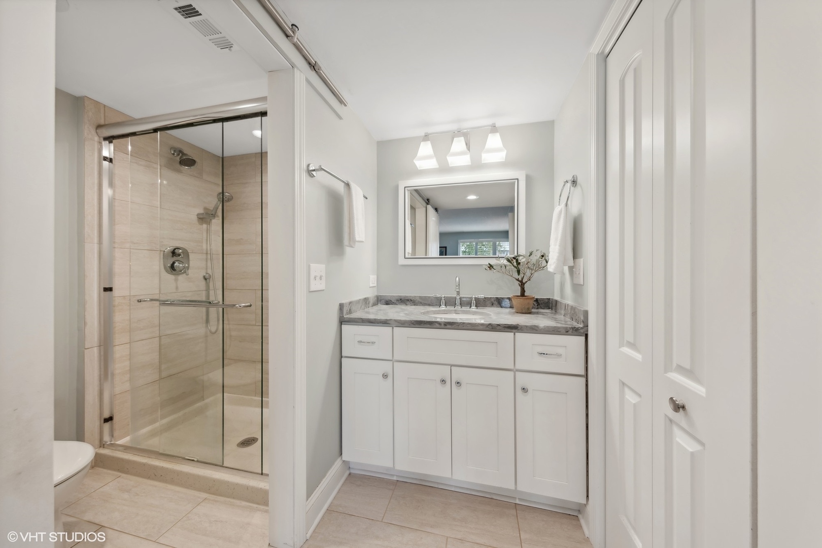 1132 Curtiss Street Unit: 2B