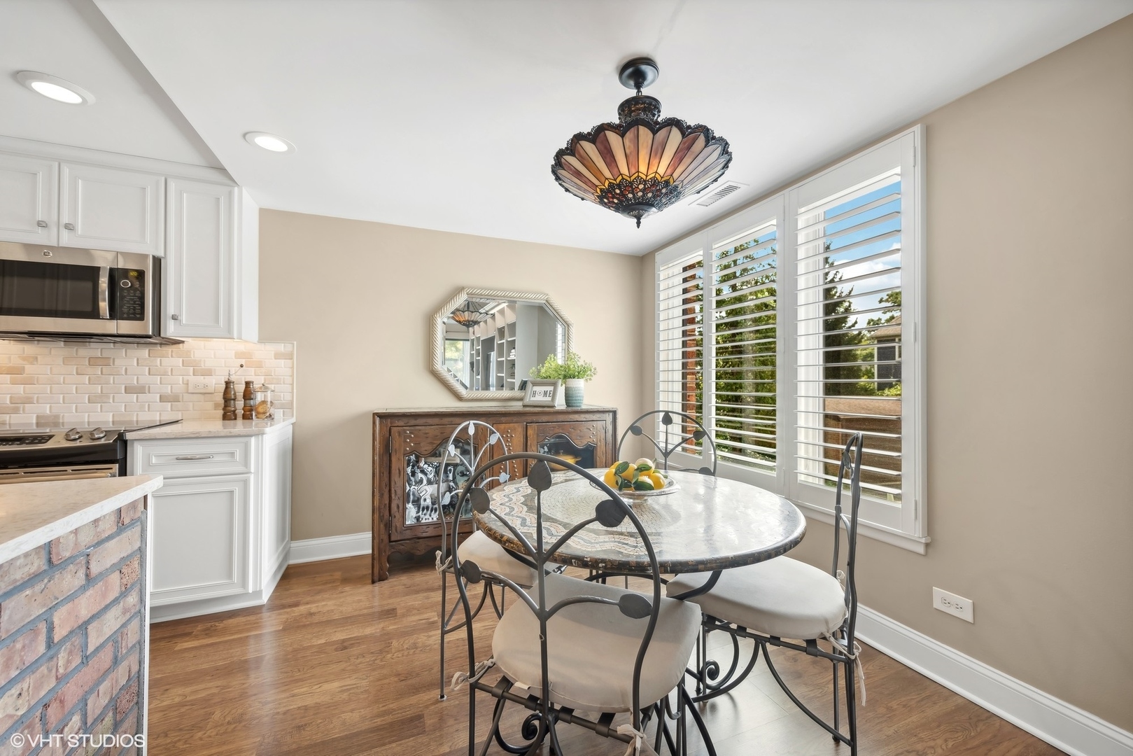 1132 Curtiss Street Unit: 2B