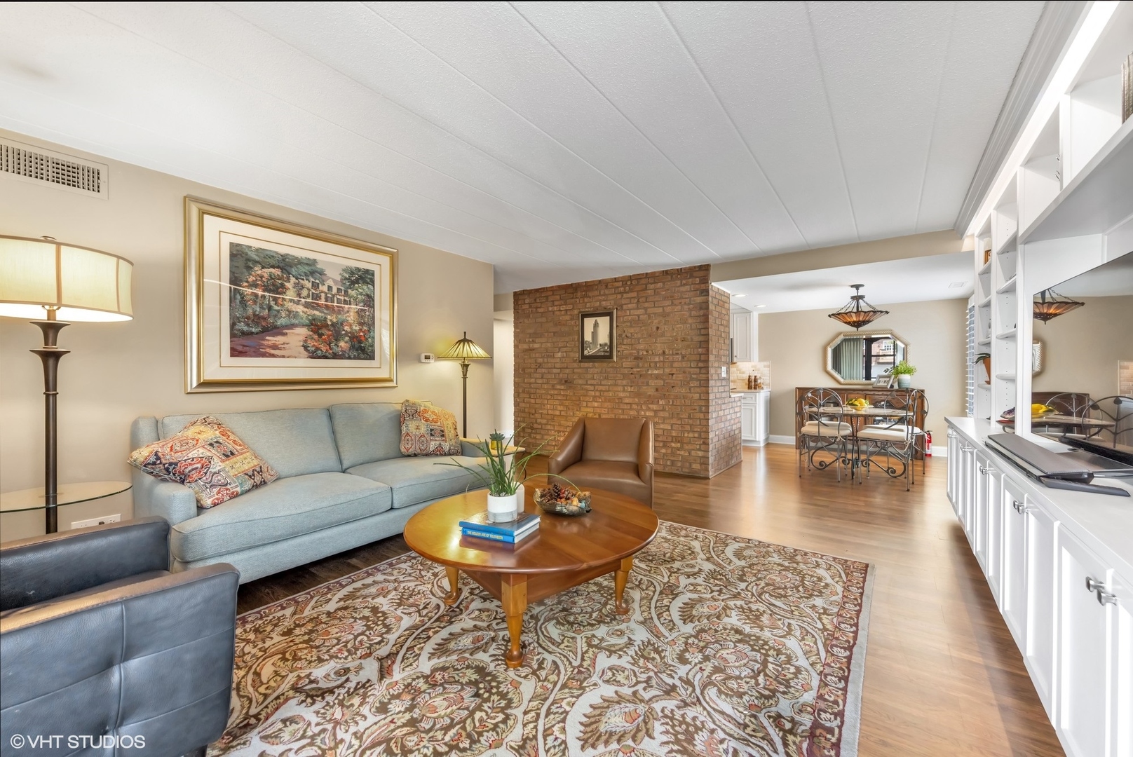 1132 Curtiss Street Unit: 2B