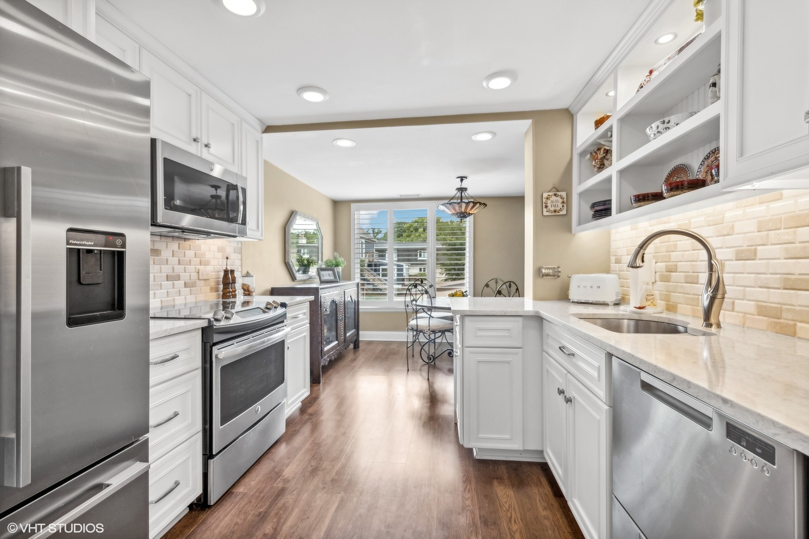 1132 Curtiss Street Unit: 2B