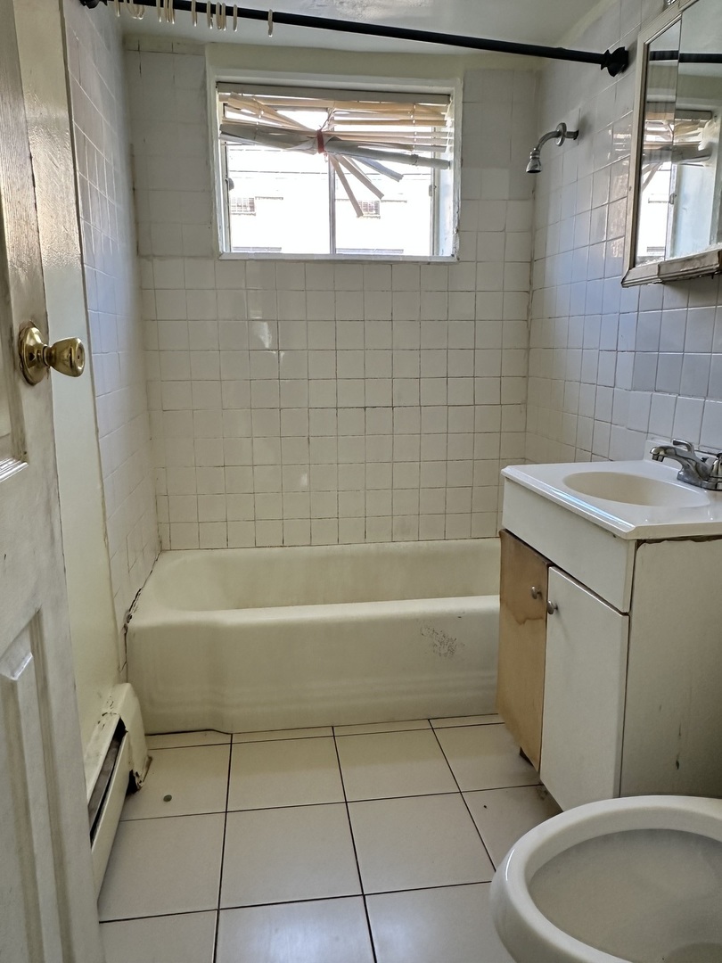 6432 N Ridge Boulevard Unit: 1G