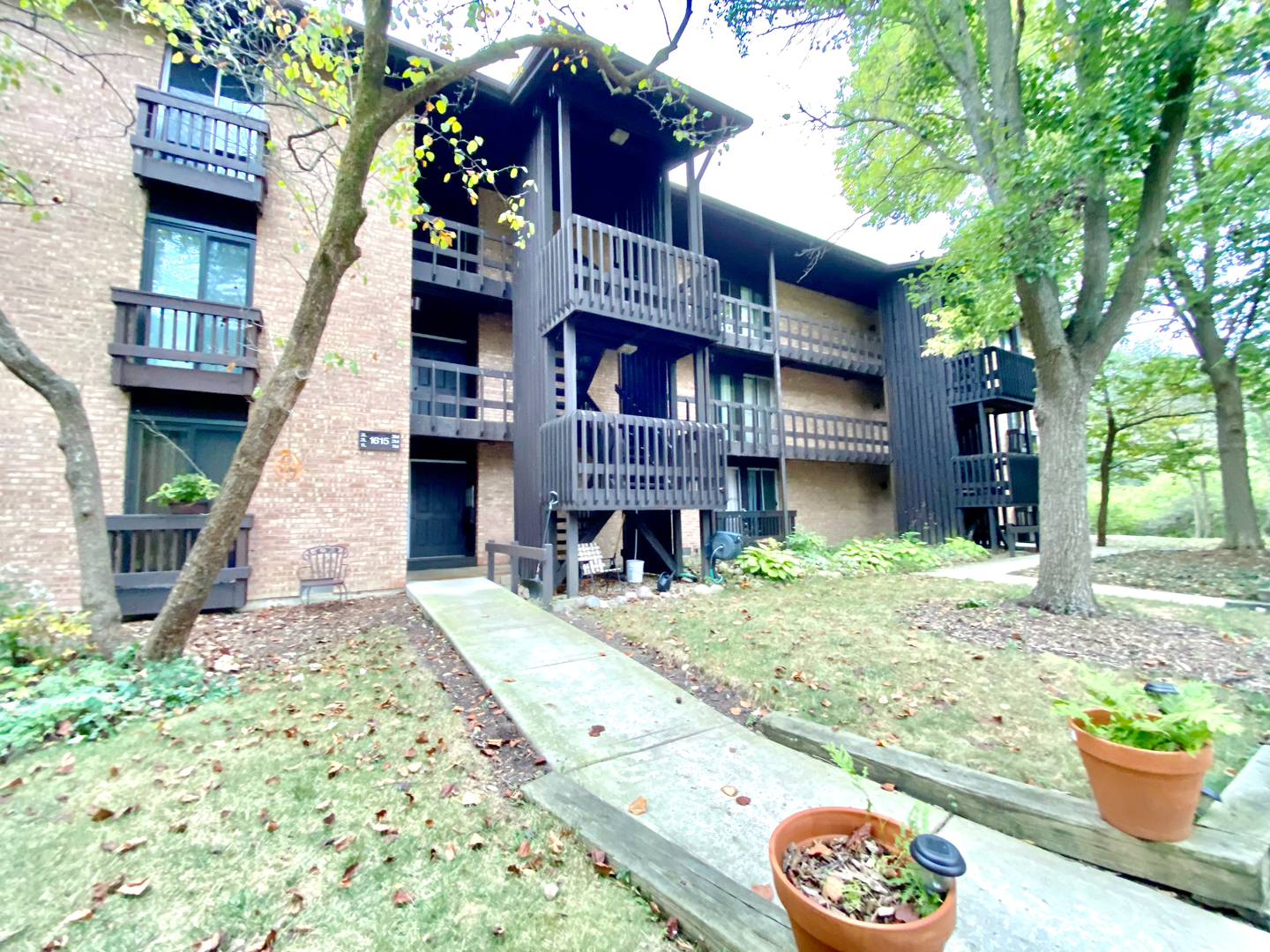 1615 Maple Terrace Unit: 3M