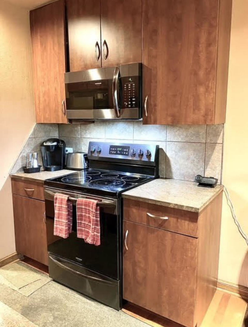 1615 Maple Terrace Unit: 3M