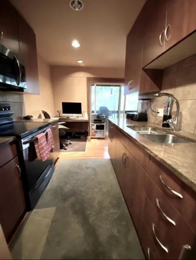 1615 Maple Terrace Unit: 3M
