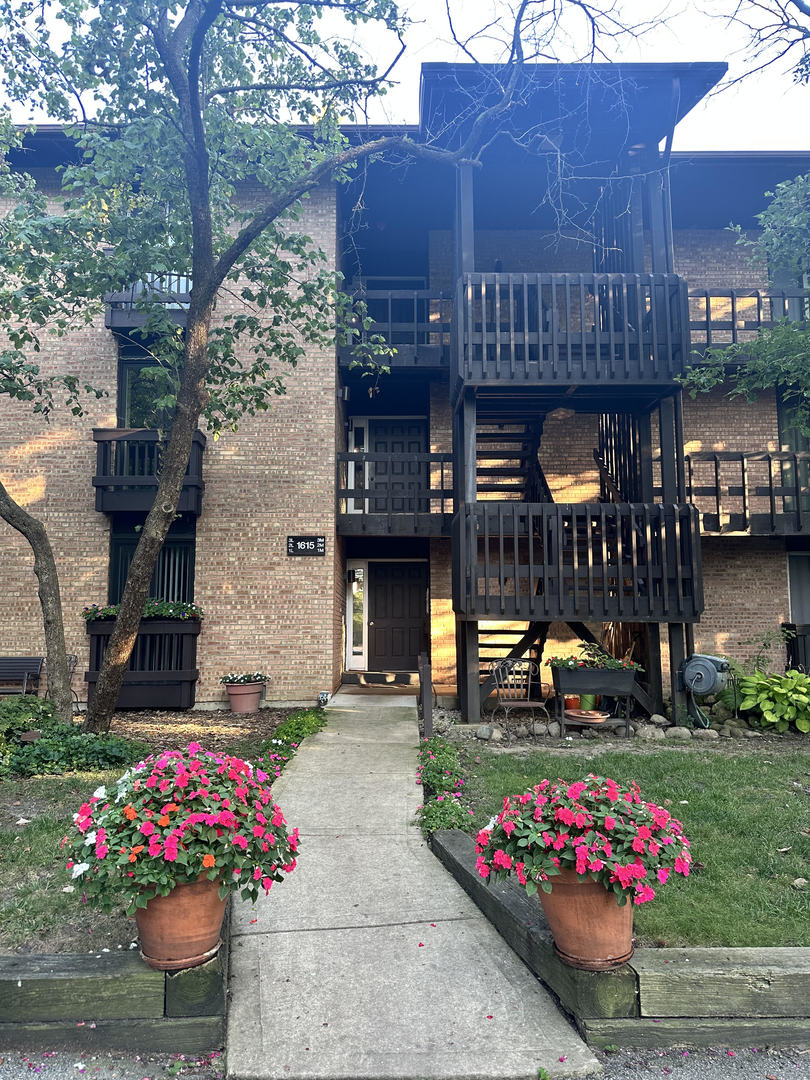 1615 Maple Terrace Unit: 3M
