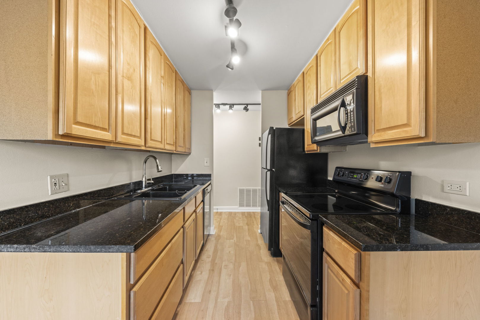 1833 Four Lakes Avenue Unit: 4A