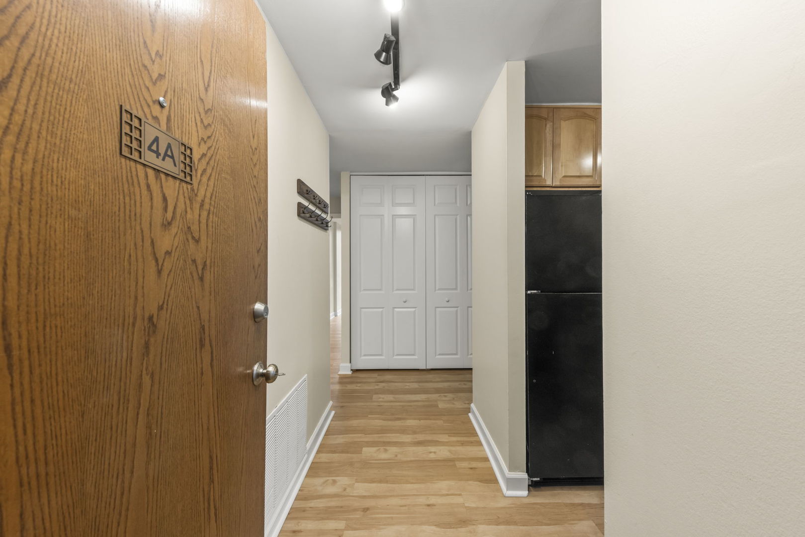 1833 Four Lakes Avenue Unit: 4A