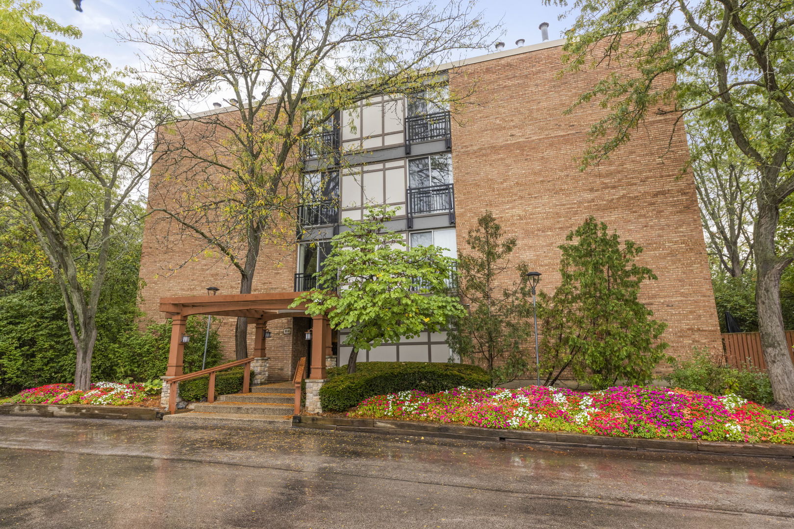 1833 Four Lakes Avenue Unit: 4A