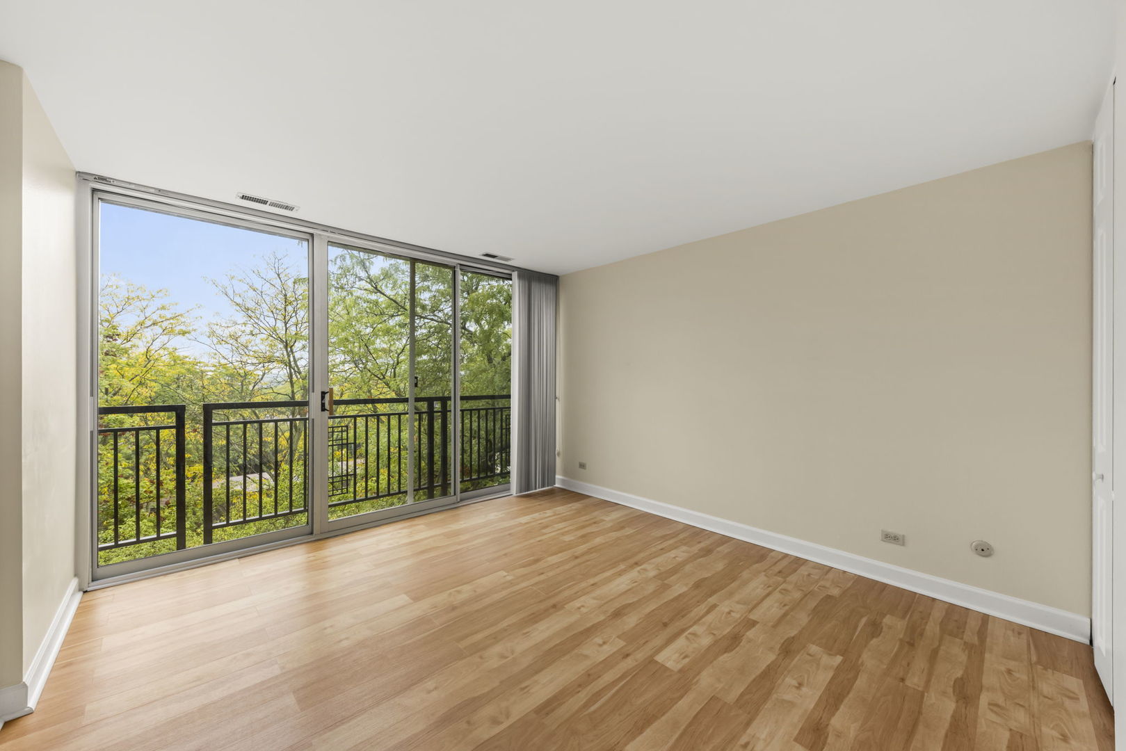 1833 Four Lakes Avenue Unit: 4A