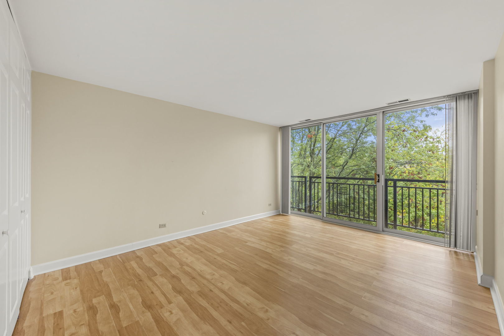 1833 Four Lakes Avenue Unit: 4A