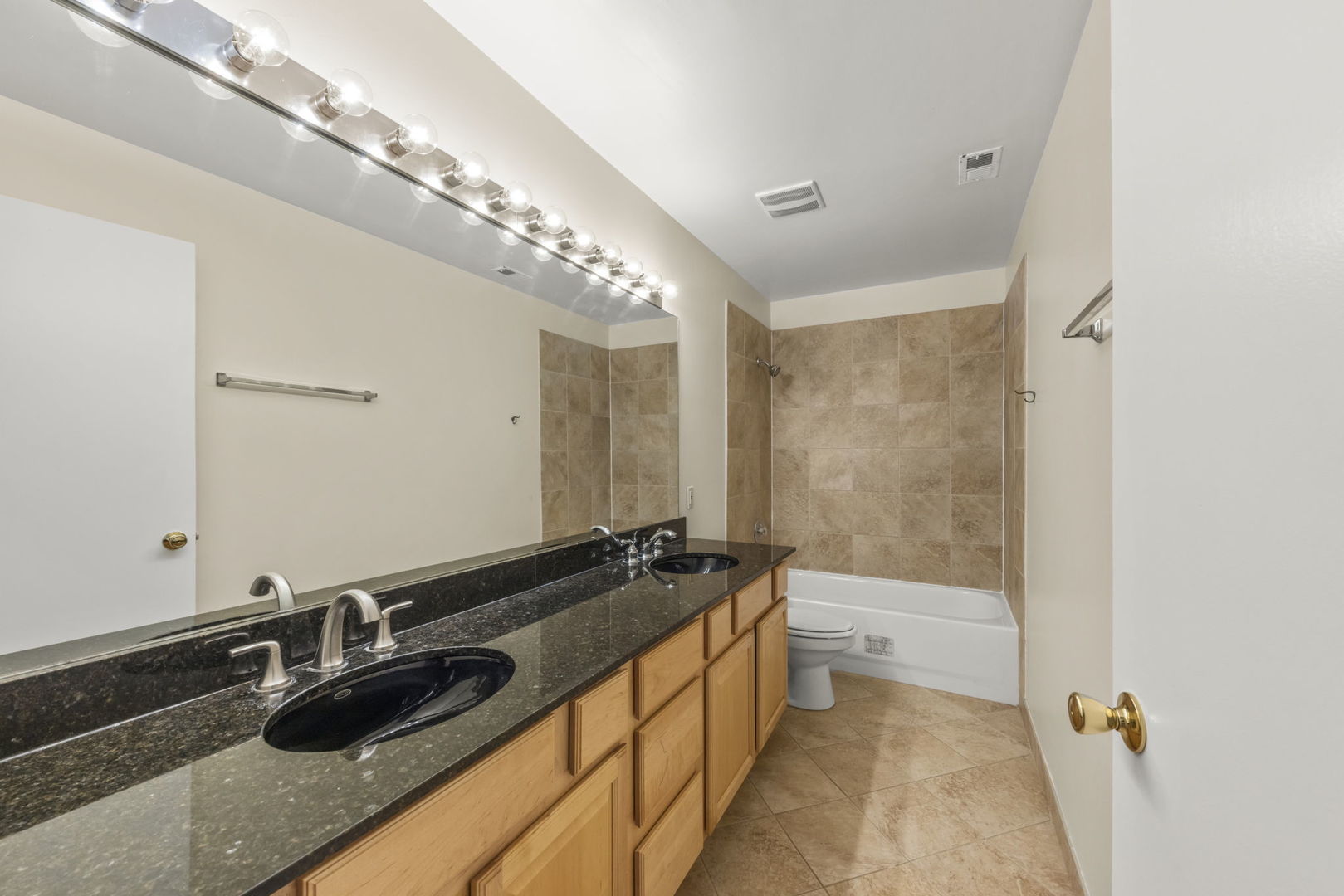 1833 Four Lakes Avenue Unit: 4A
