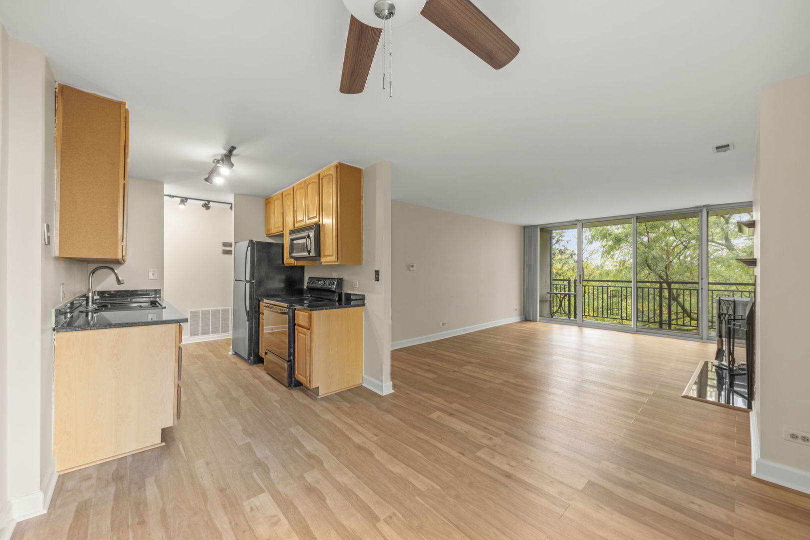 1833 Four Lakes Avenue Unit: 4A