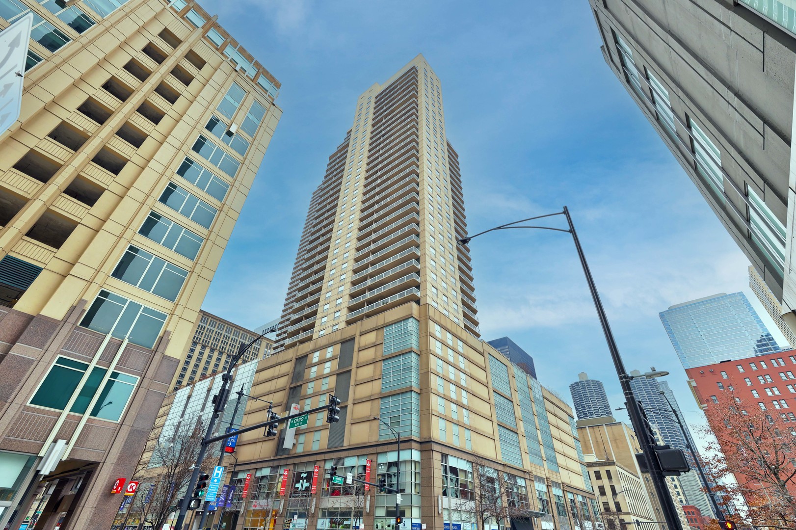 545 N Dearborn Street Unit: 1305