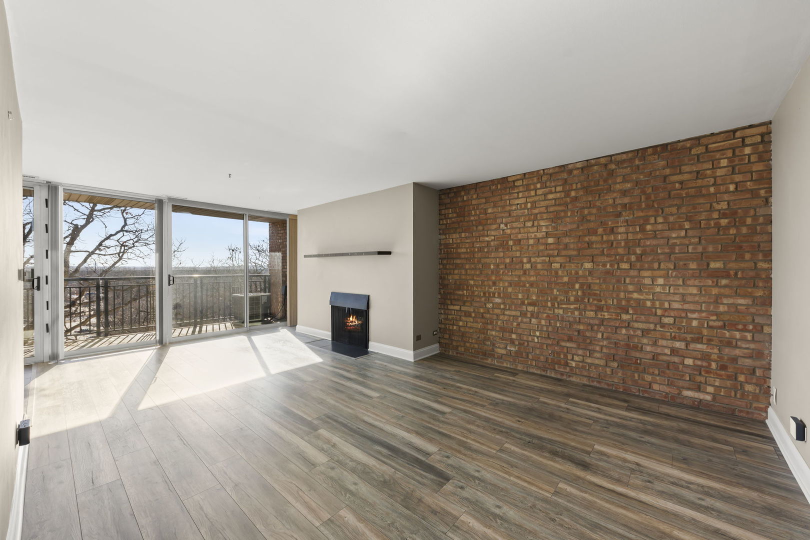 5950 OAKWOOD Drive Unit: 6C