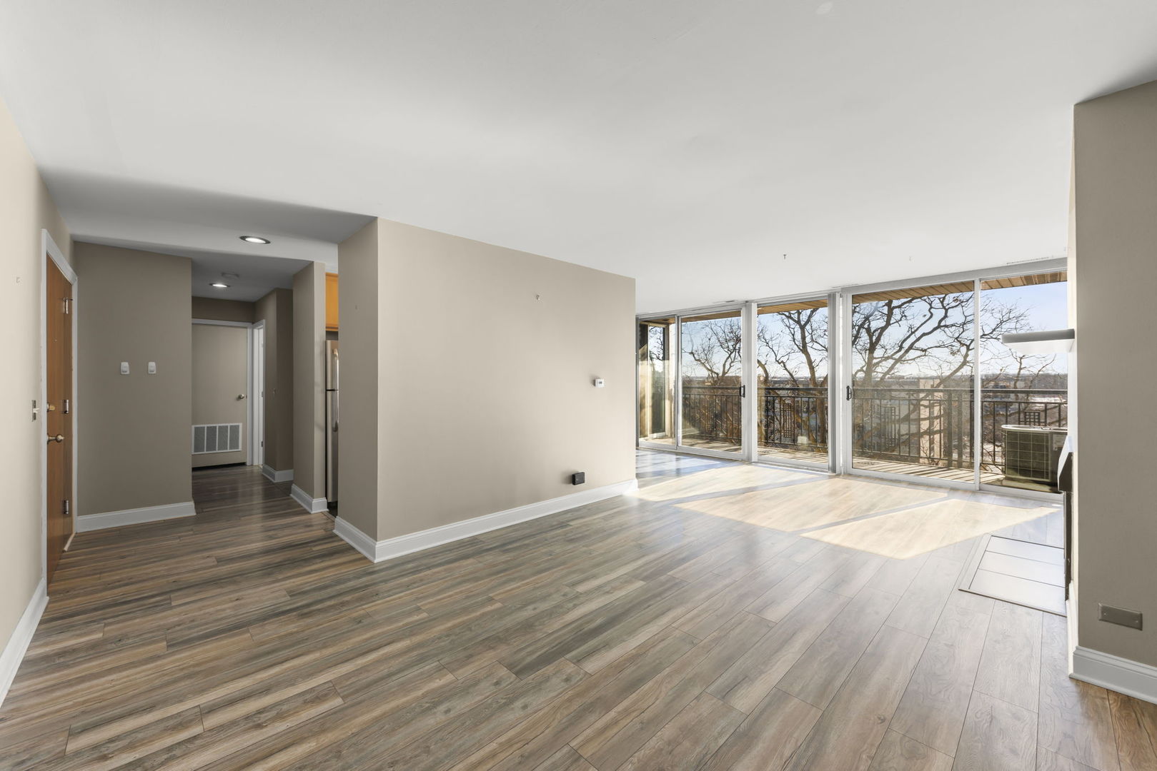 5950 OAKWOOD Drive Unit: 6C