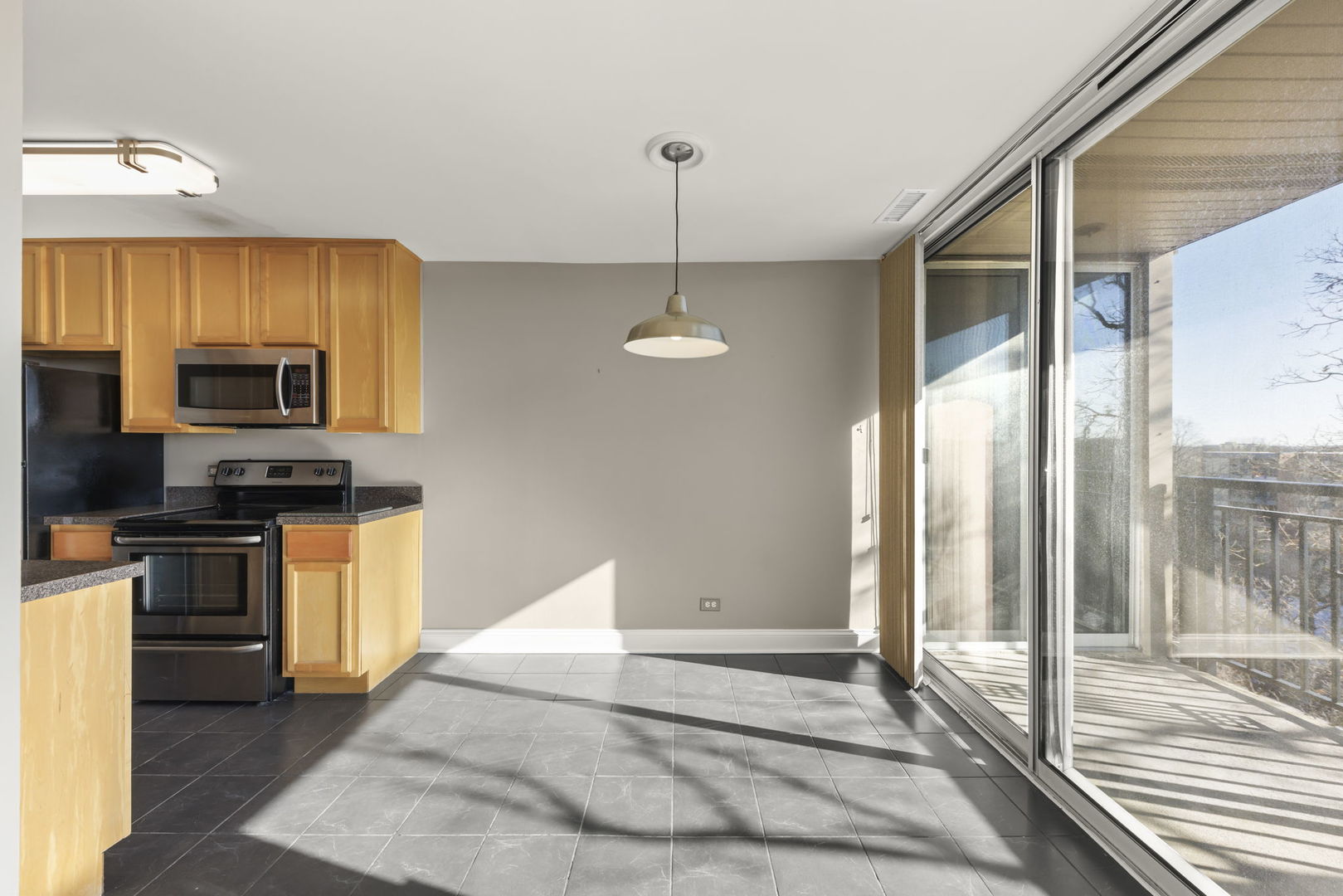 5950 OAKWOOD Drive Unit: 6C