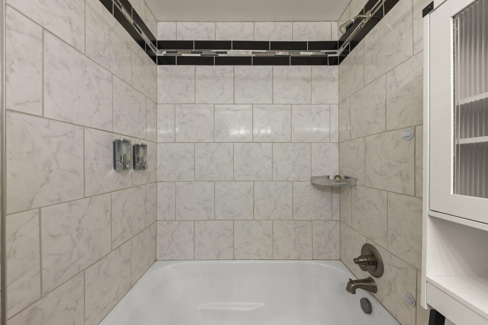 5950 OAKWOOD Drive Unit: 6C