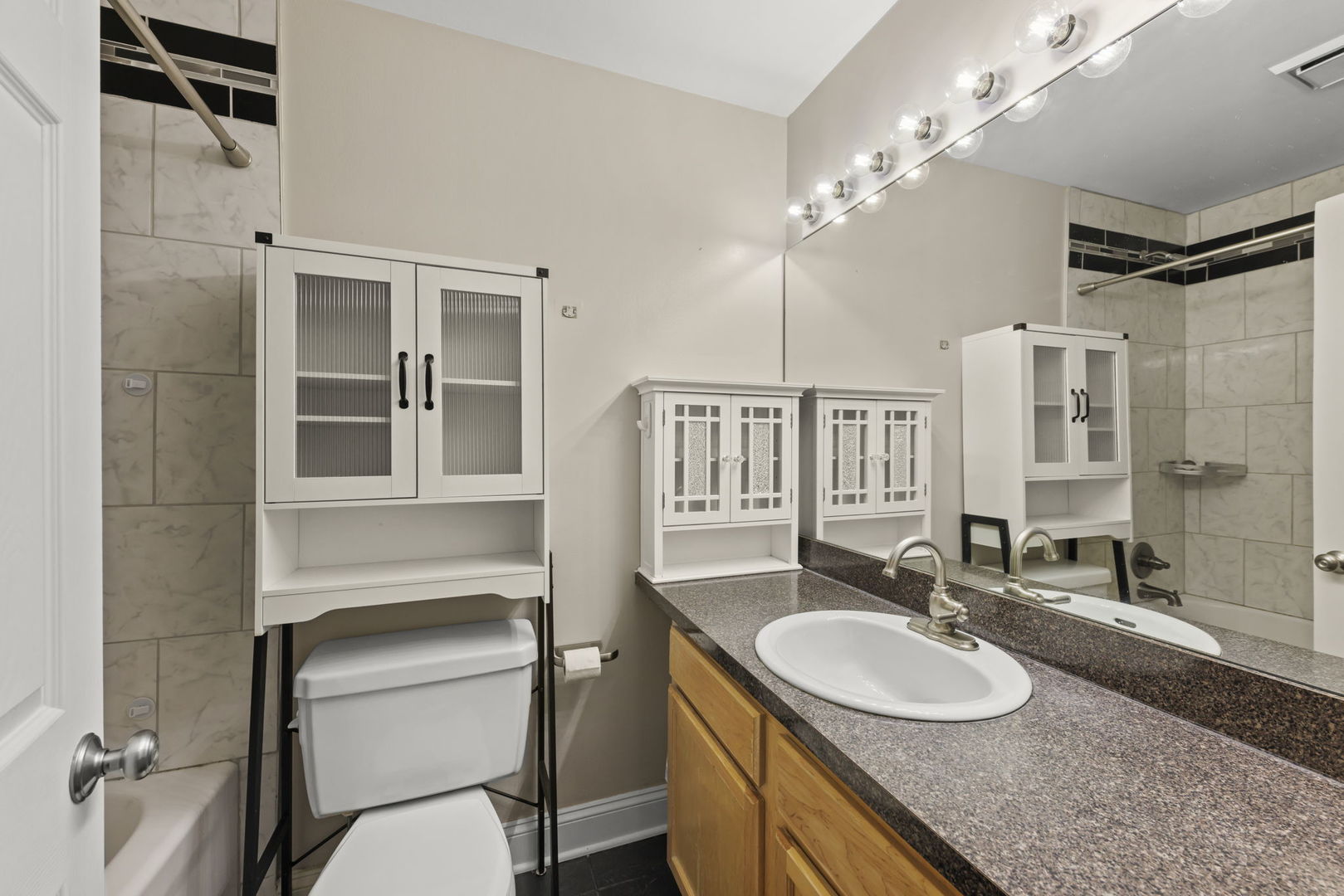 5950 OAKWOOD Drive Unit: 6C
