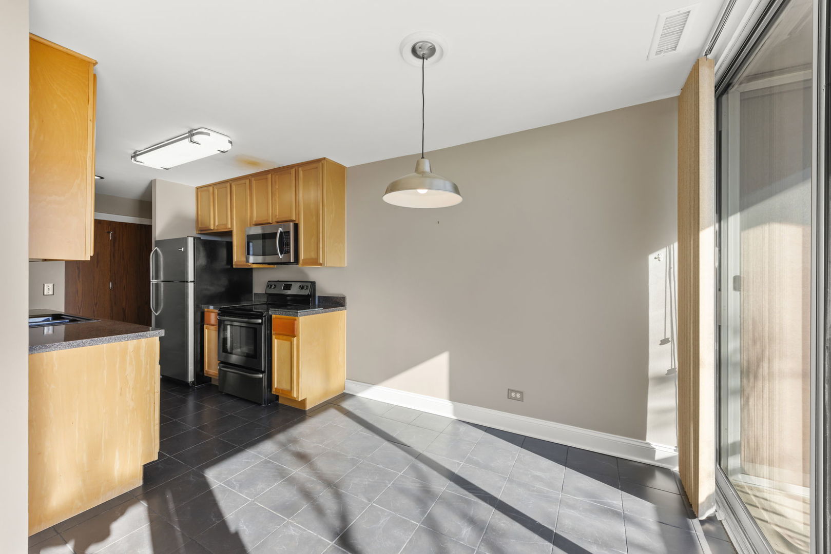 5950 OAKWOOD Drive Unit: 6C