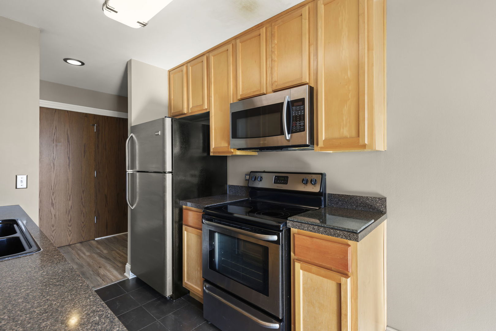 5950 OAKWOOD Drive Unit: 6C