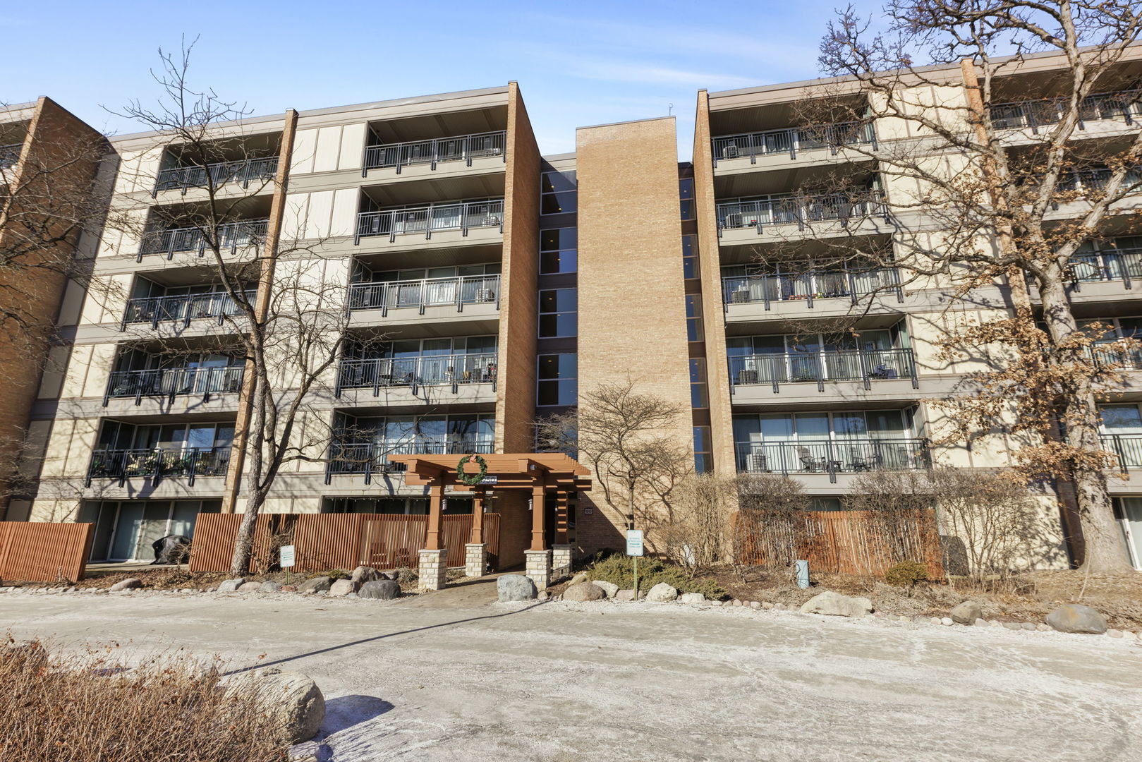 5950 OAKWOOD Drive Unit: 6C