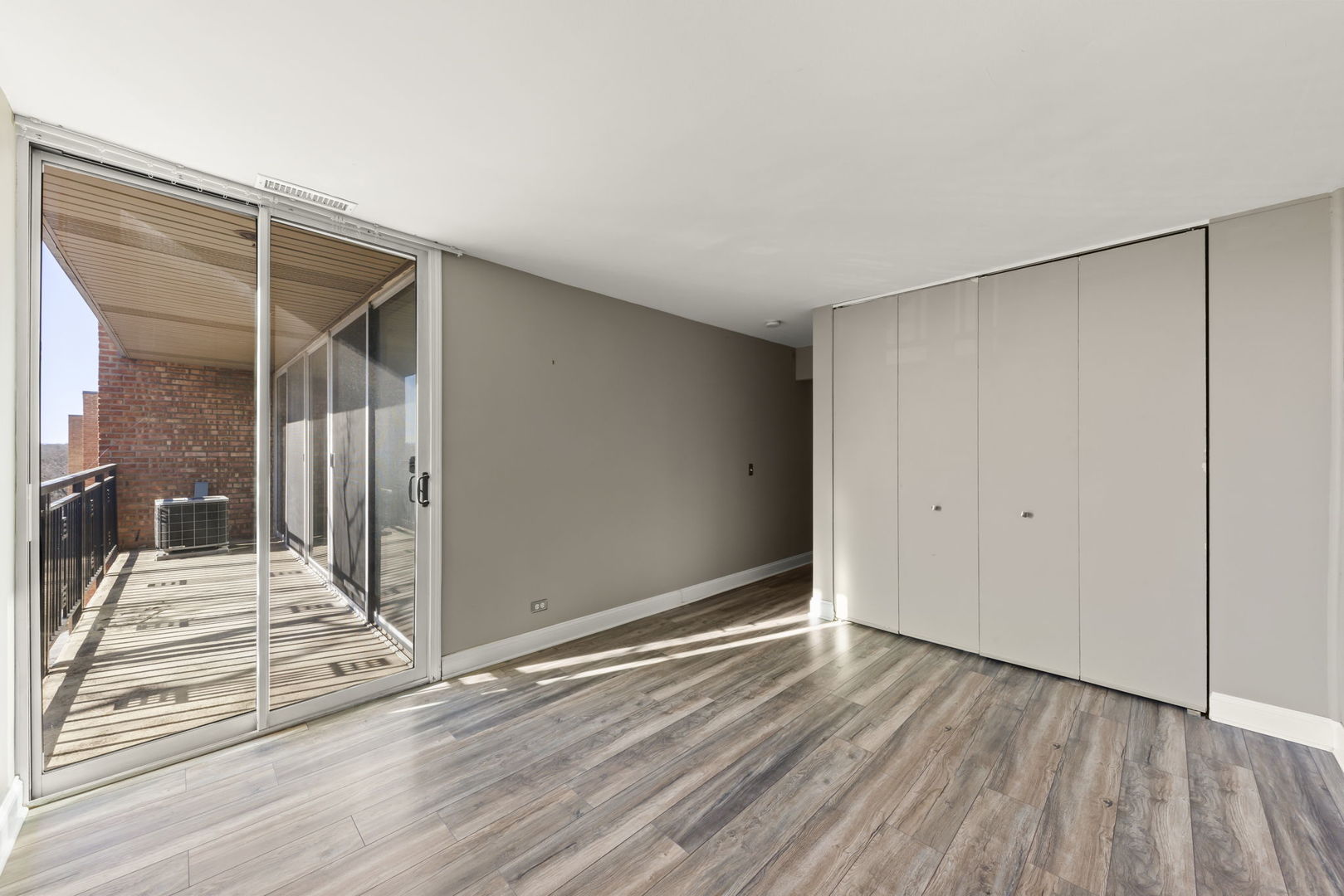 5950 OAKWOOD Drive Unit: 6C