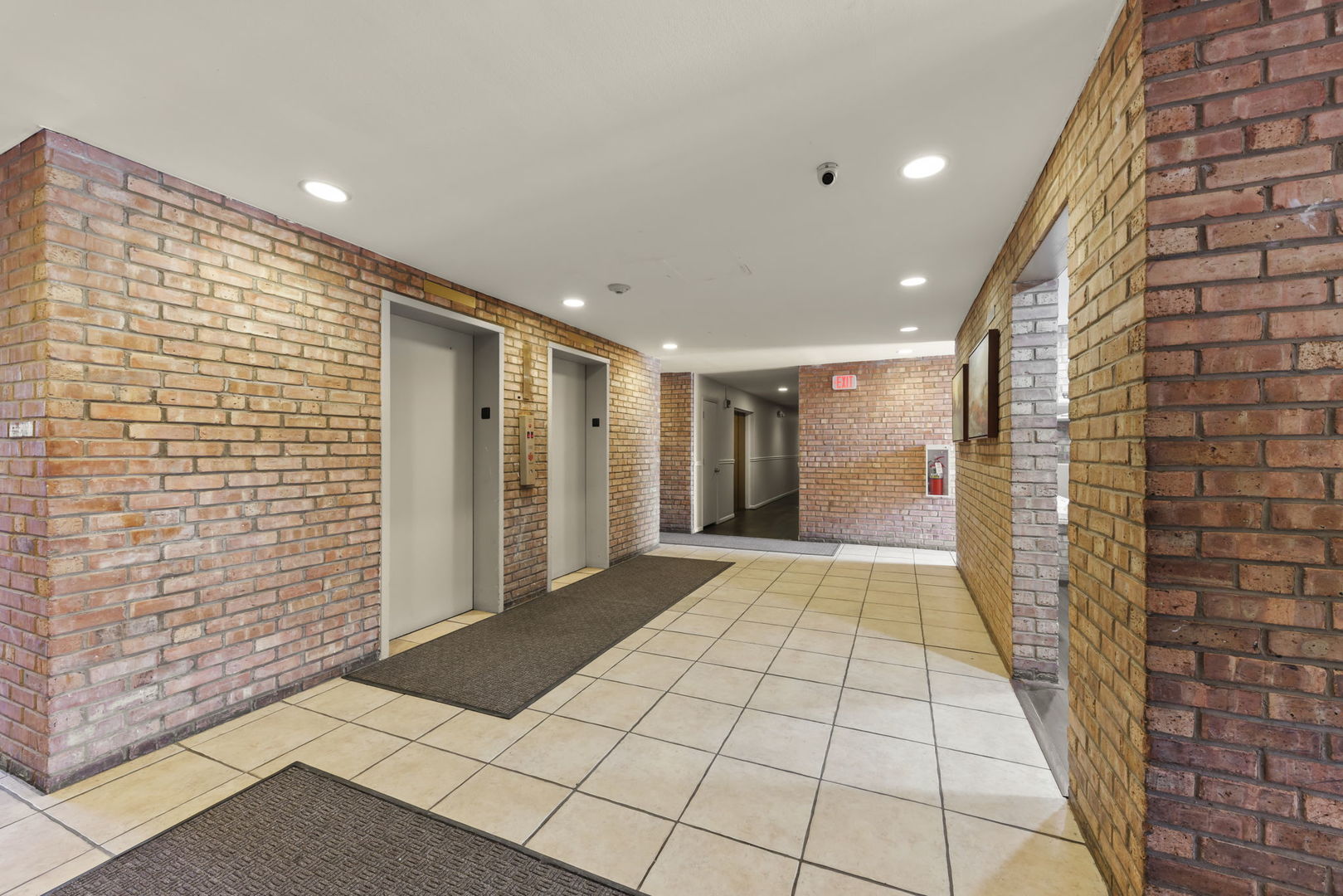 5950 OAKWOOD Drive Unit: 6C