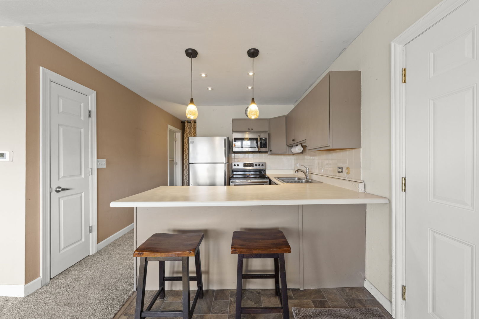 5508 E LAKE Drive Unit: F