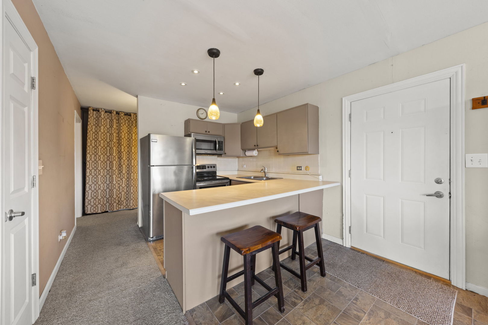 5508 E LAKE Drive Unit: F