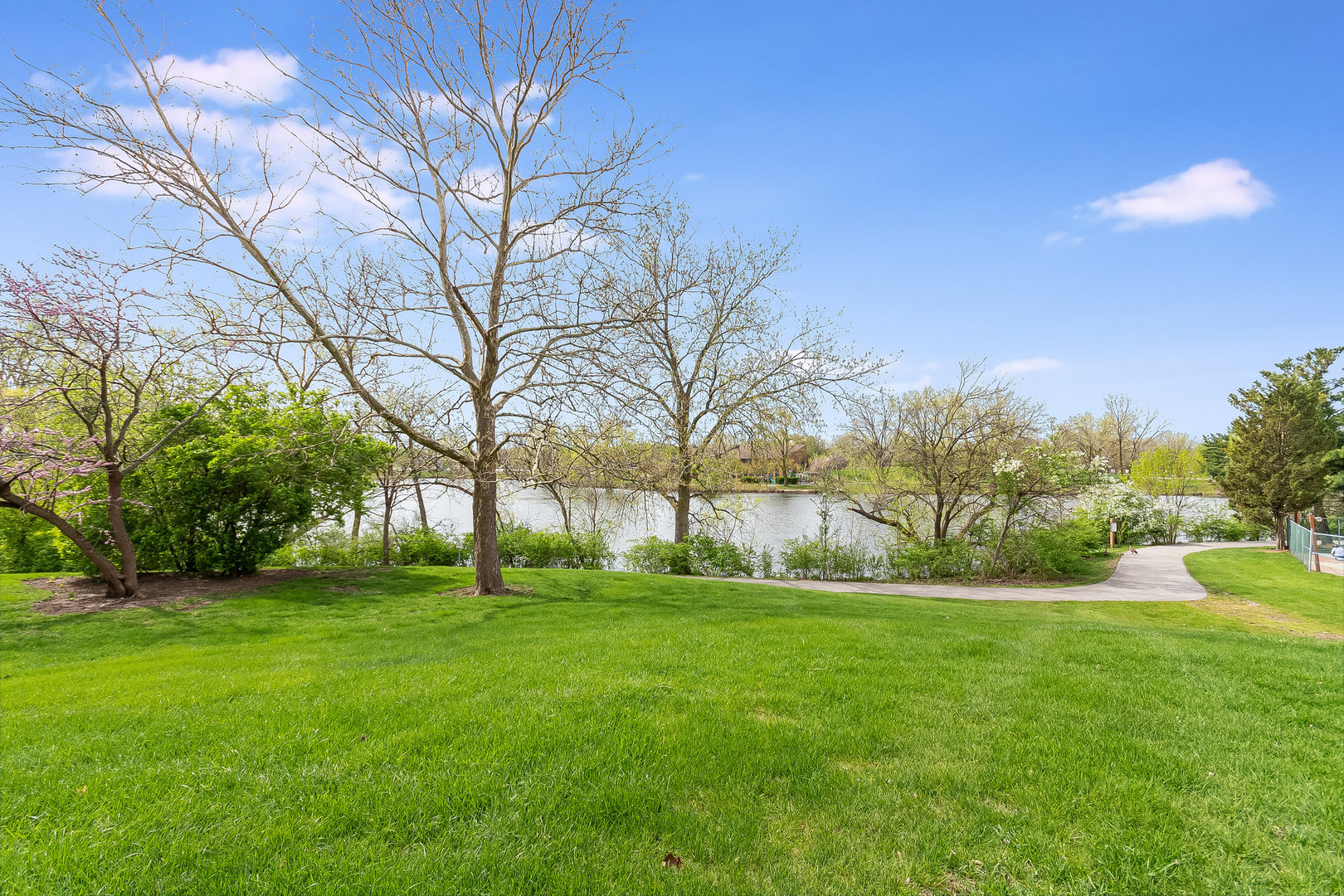 10 Wake Robin Court