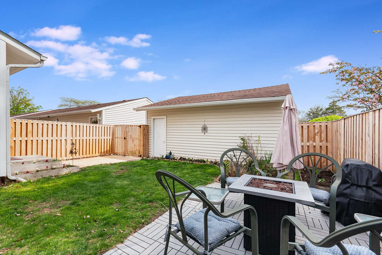 10 Wake Robin Court