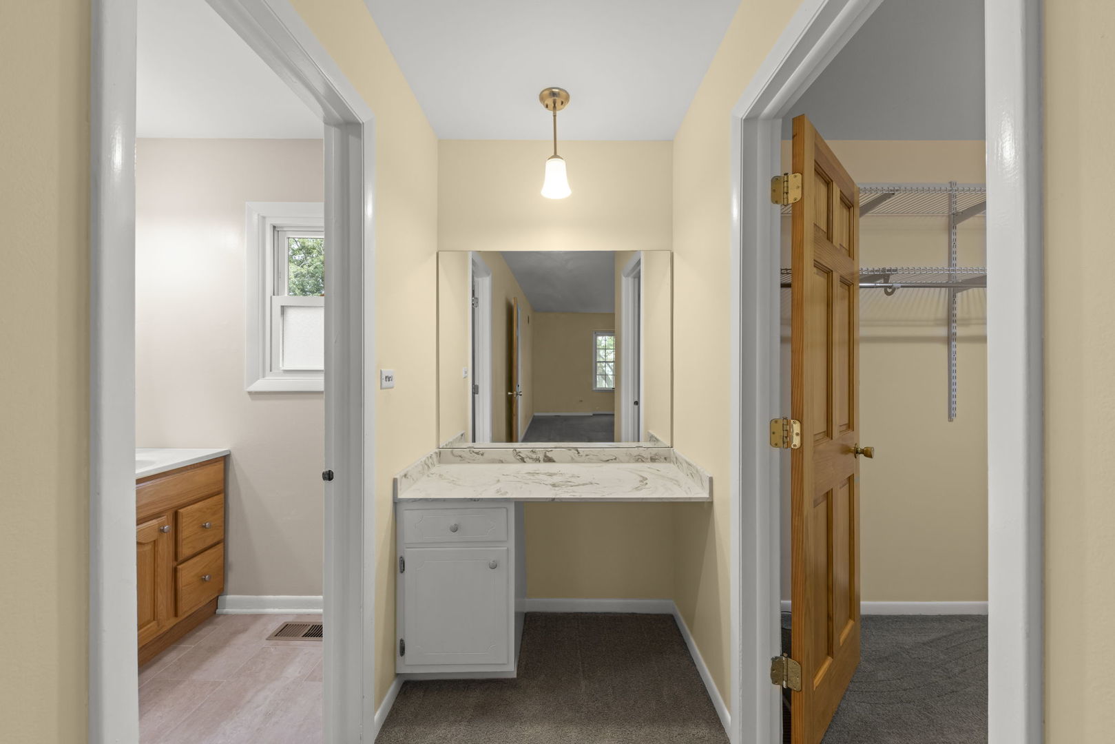 4525 Waubansie Lane