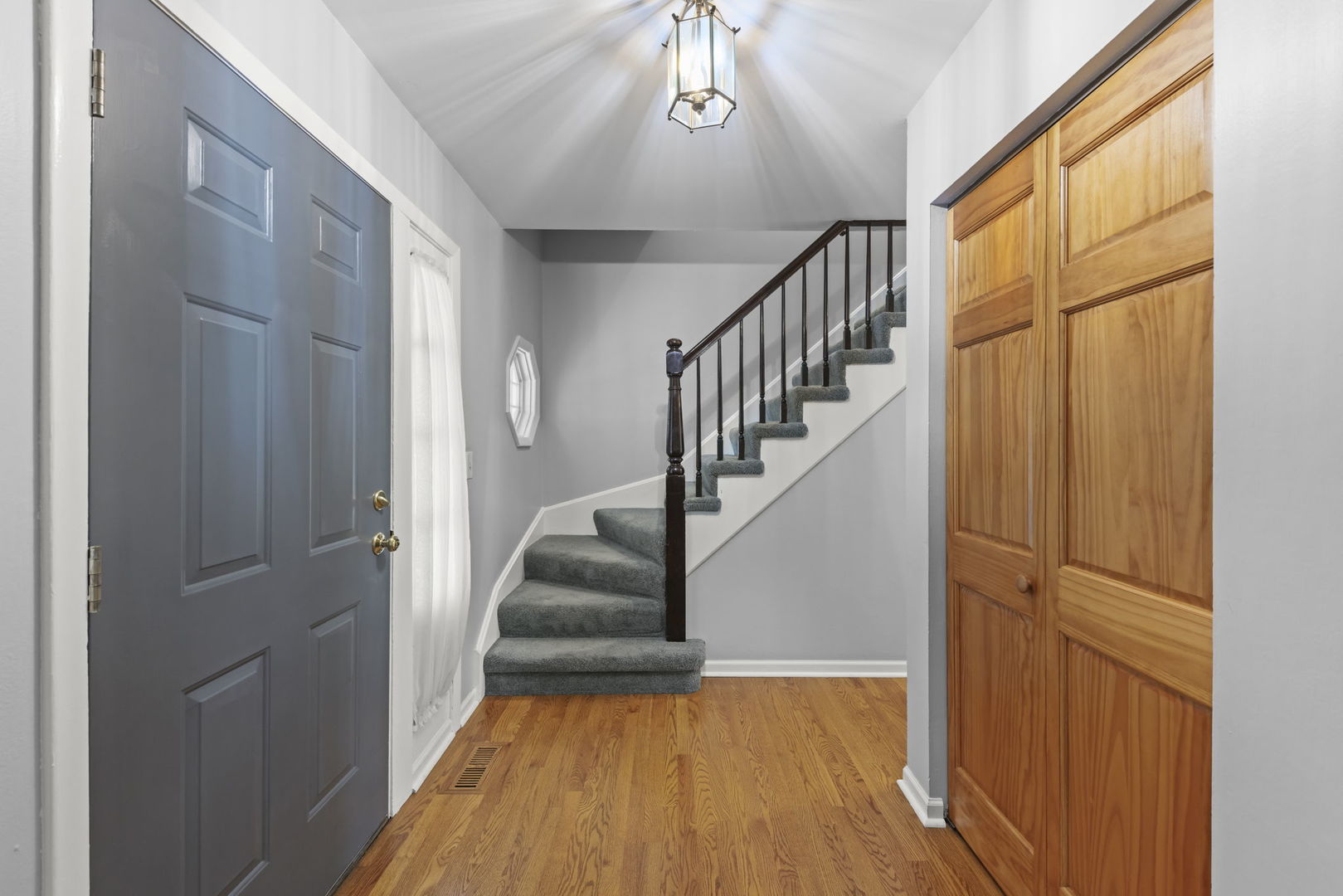 4525 Waubansie Lane