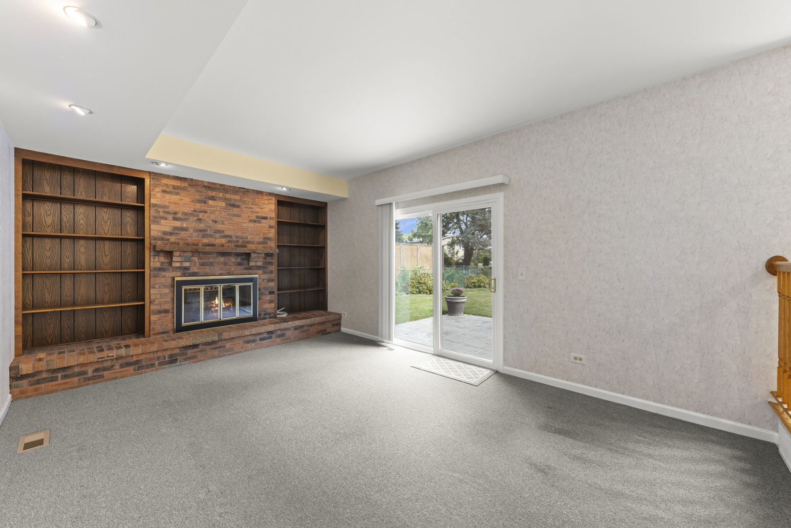 4525 Waubansie Lane
