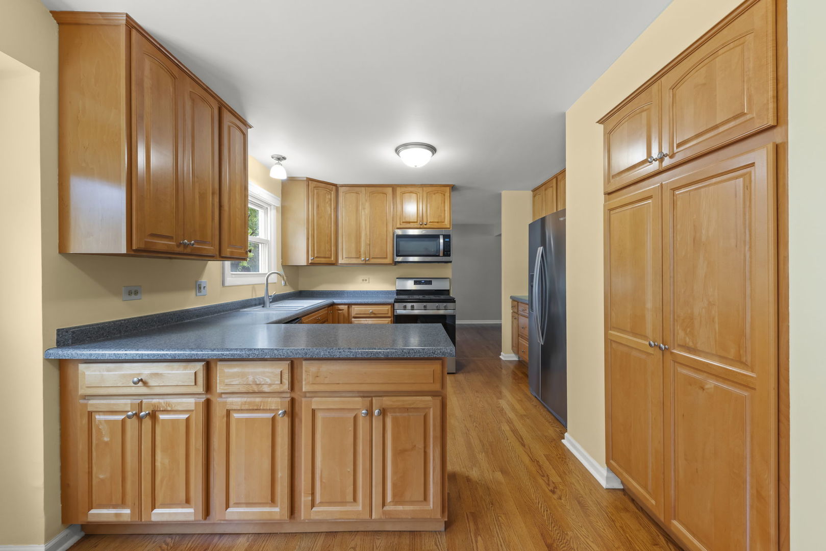 4525 Waubansie Lane