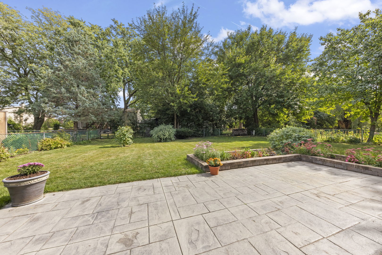 4525 Waubansie Lane