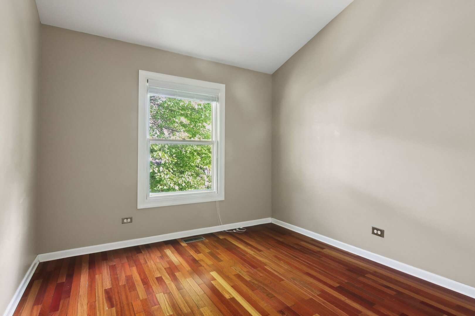 1329 Queensgreen Circle