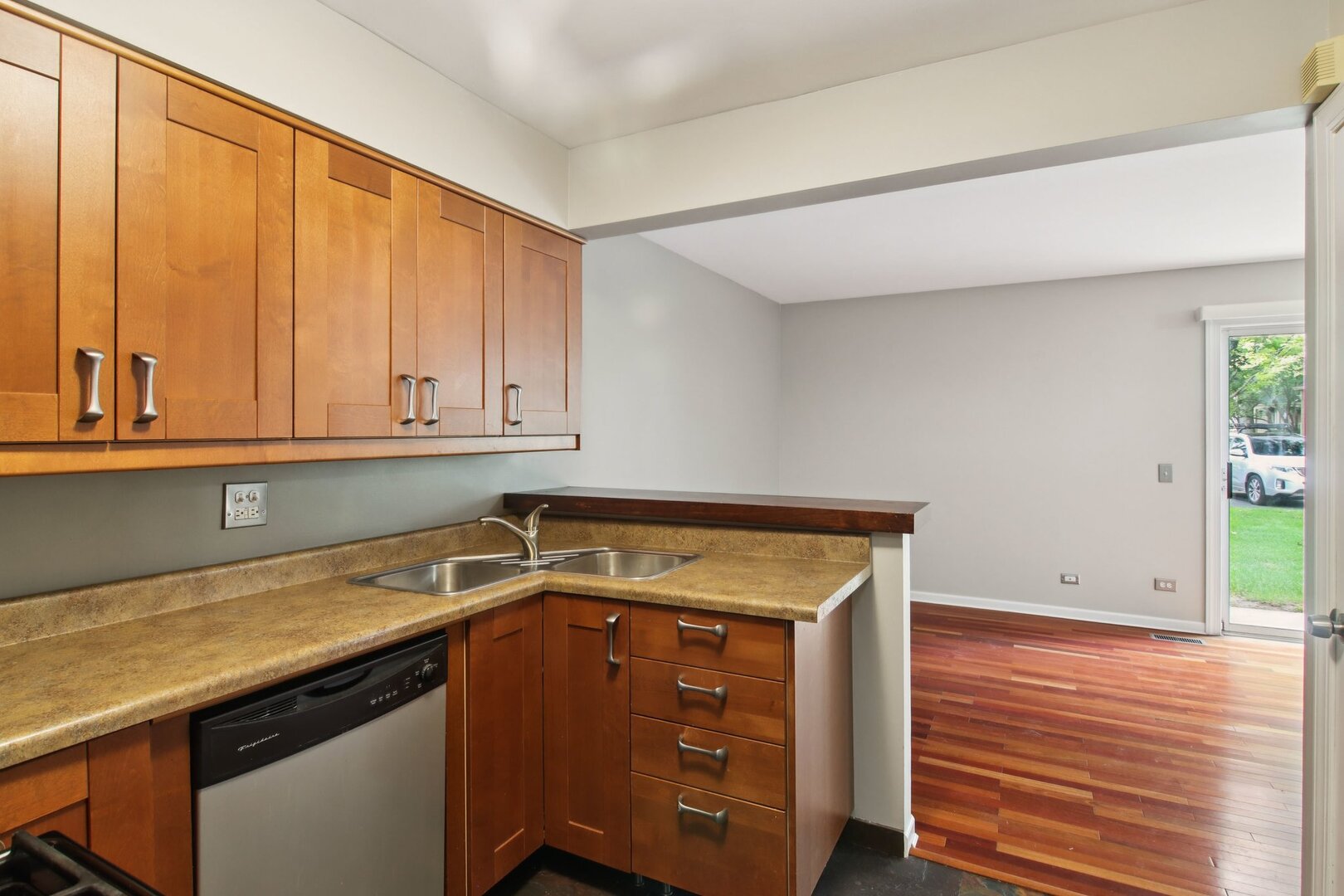 1329 Queensgreen Circle