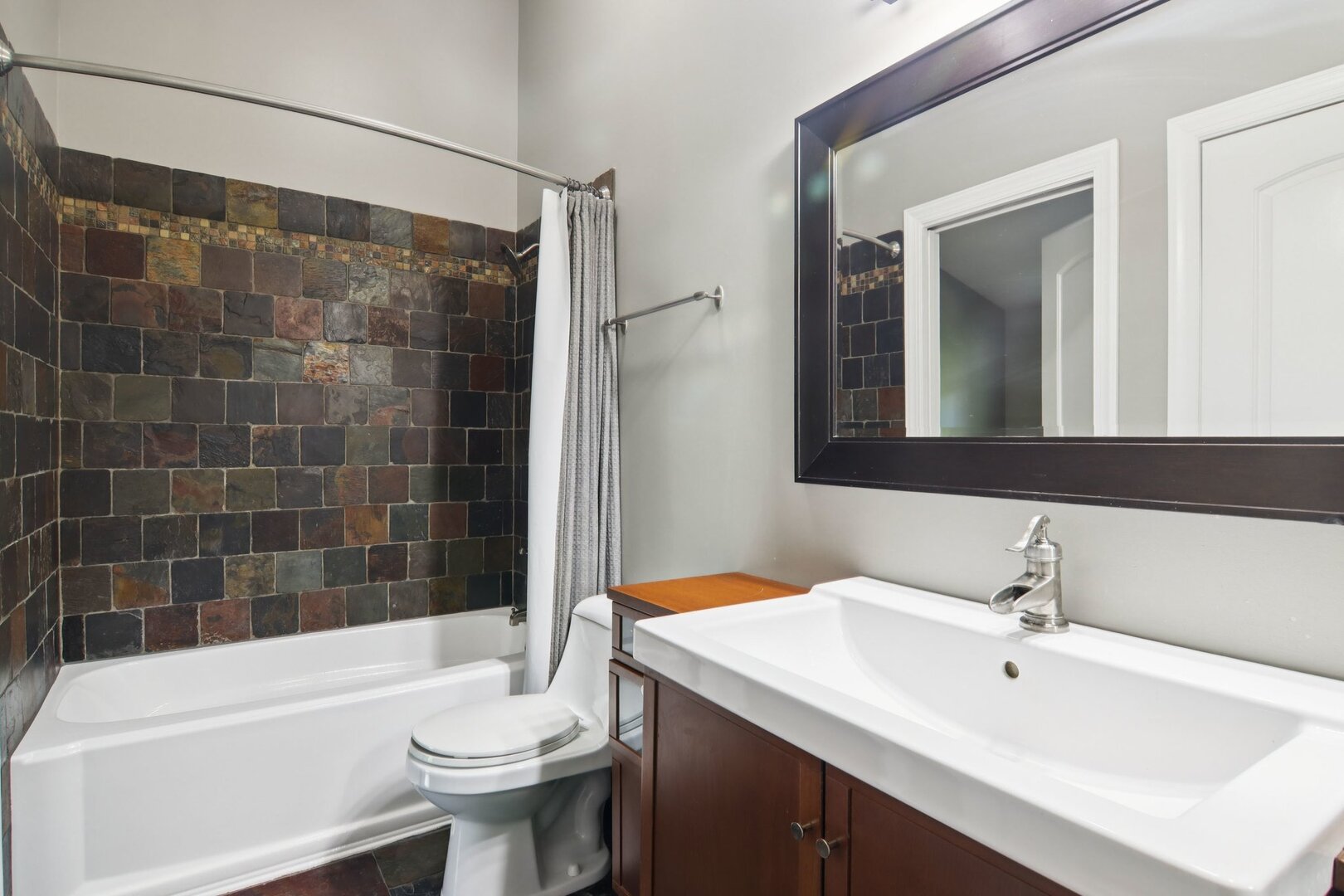 1329 Queensgreen Circle