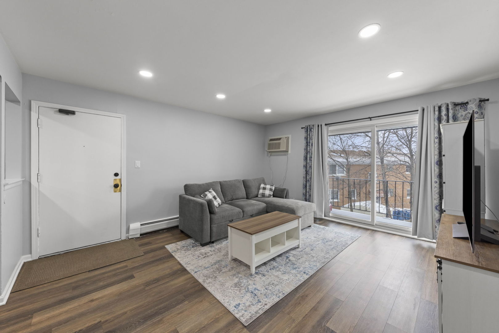 215 S Hale Street Unit: 9B