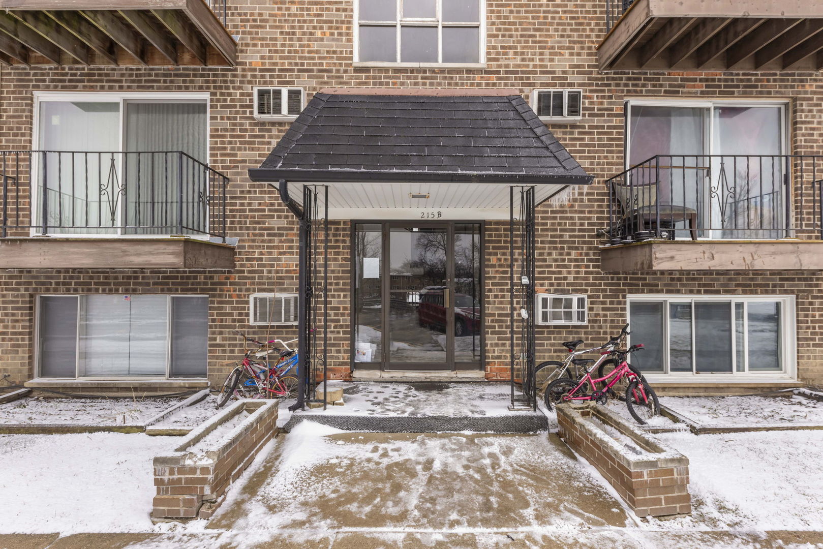 215 S Hale Street Unit: 9B