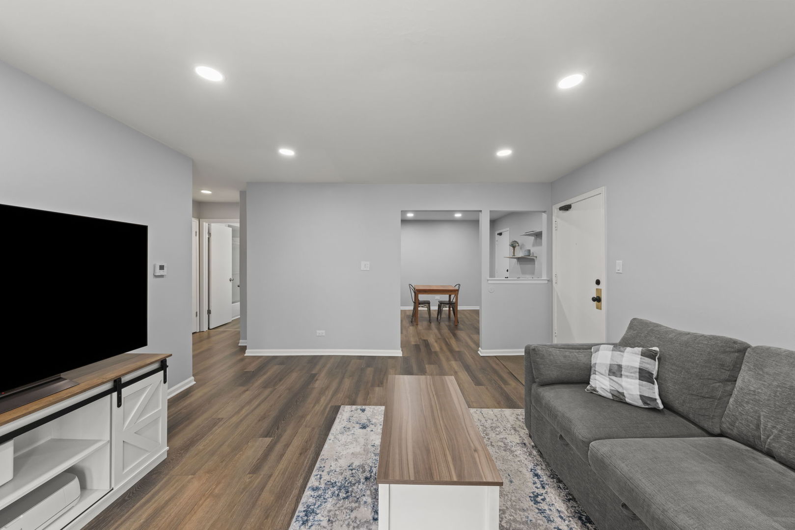 215 S Hale Street Unit: 9B